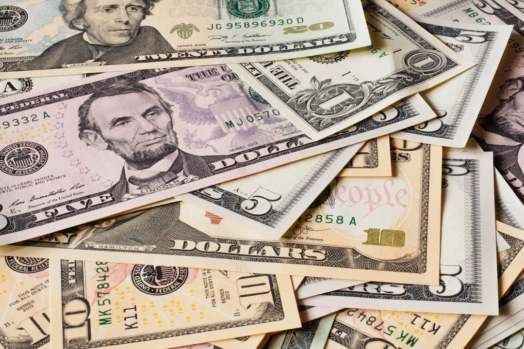 10 and 20 us dollar bill